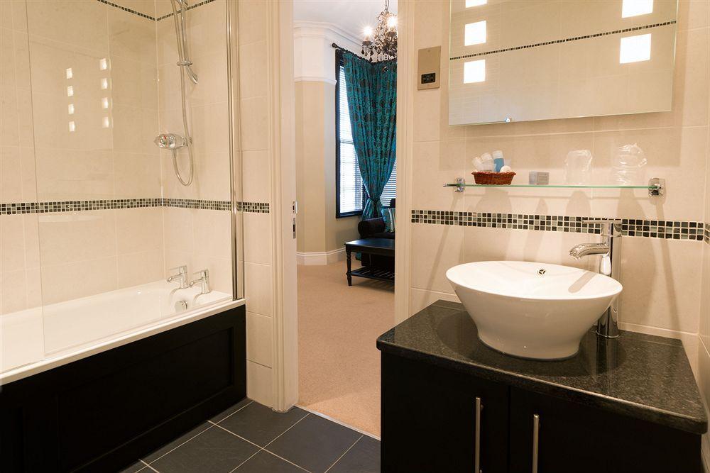 The Grafton Hotel Harrogate Eksteriør billede Bathroom