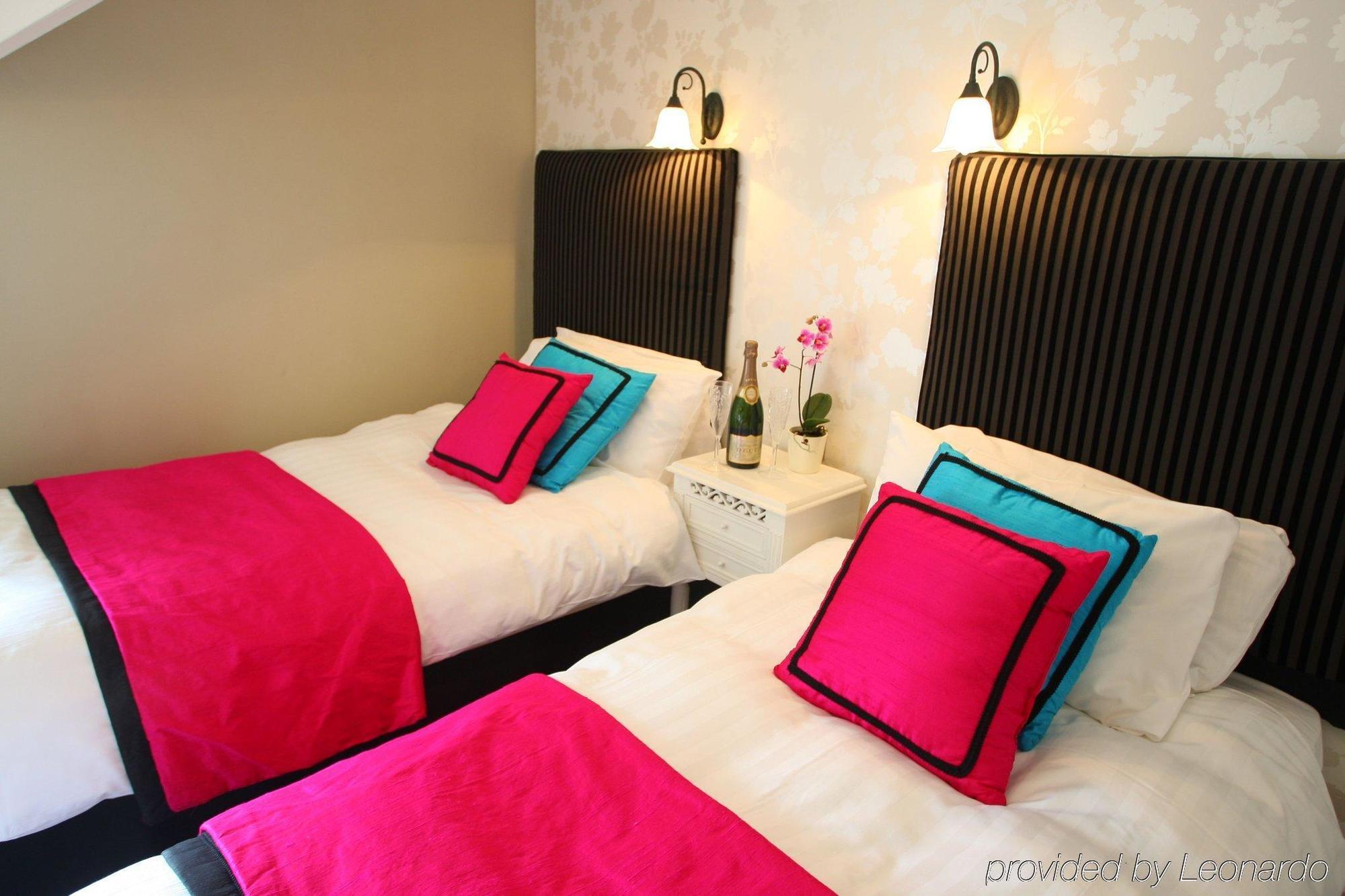 The Grafton Hotel Harrogate Eksteriør billede A bedroom at the hotel