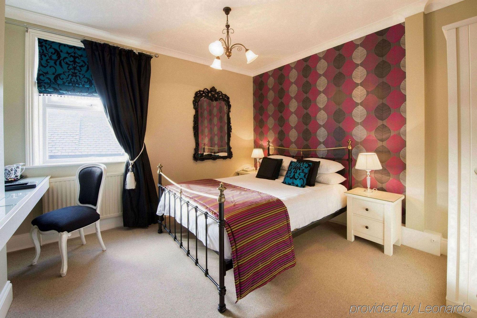 The Grafton Hotel Harrogate Eksteriør billede A bedroom at the hotel