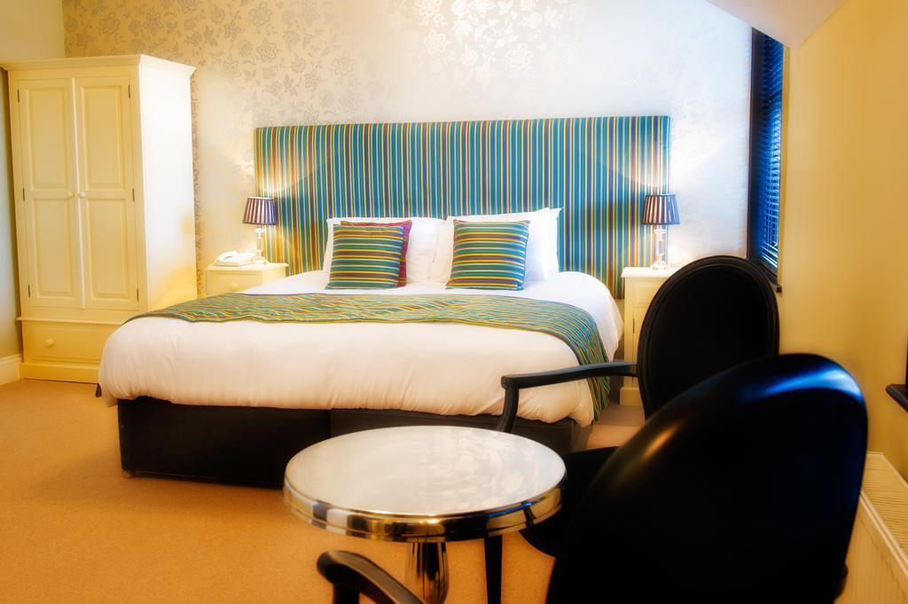 The Grafton Hotel Harrogate Eksteriør billede A bedroom at the hotel